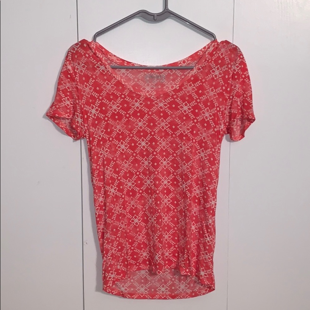 women’s pink t shirt